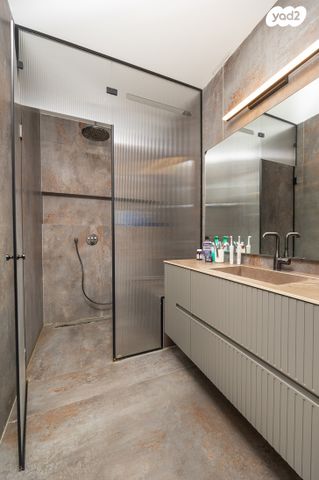 גג/ פנטהאוז, אדמונד סחייק, מלחה, מנחת, ירושלים