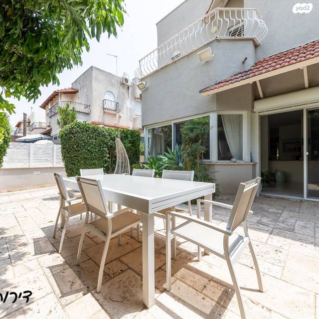 דו משפחתי, הגבורה היהודית, ראשון לציון