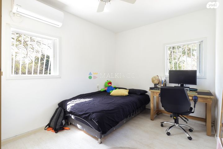 דירה, האחים אוסטשינסקי, ראשונים, ראשון לציון