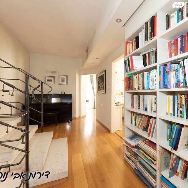 דו משפחתי, הגבורה היהודית, ראשון לציון