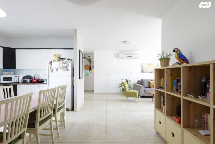 דירה, האחים אוסטשינסקי, ראשונים, ראשון לציון