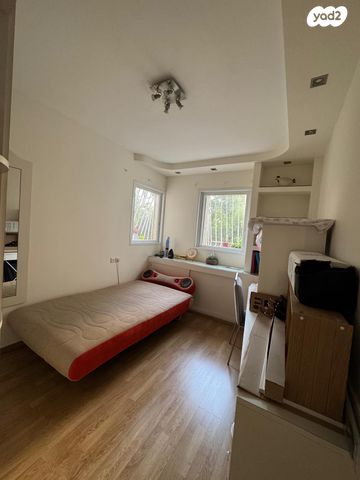 דירה, שמעון בן צבי 51, שטח 9, גבעתיים