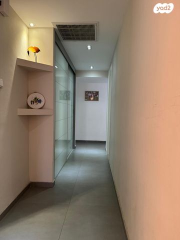 דירה, שמעון בן צבי 51, שטח 9, גבעתיים