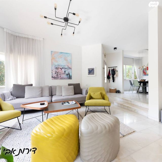 דו משפחתי, הגבורה היהודית, ראשון לציון