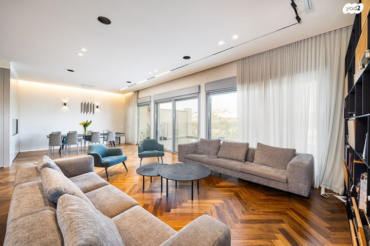 אדמונד סחייק 