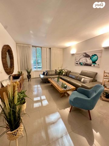 דירה, כפר סבא