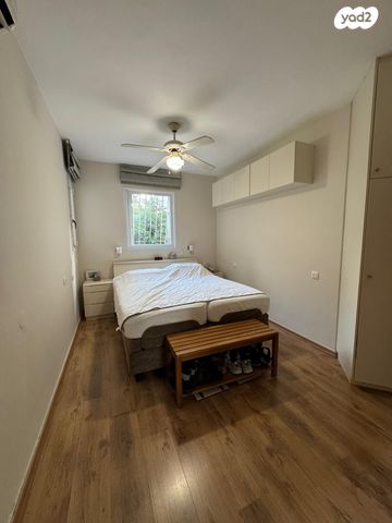 דירה, שמעון בן צבי 51, שטח 9, גבעתיים