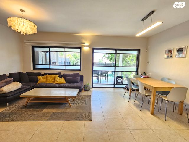 בית פרטי/ קוטג', האלונים, לפיד, לפיד