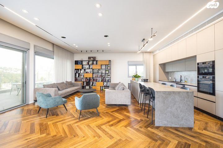 גג/ פנטהאוז, אדמונד סחייק, מלחה, מנחת, ירושלים