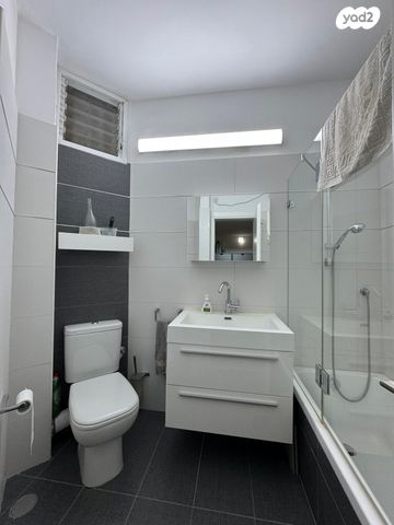 דירה, שמעון בן צבי 51, שטח 9, גבעתיים