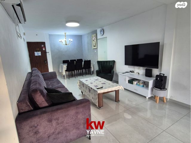 דירה, הדרור, נאות בן גוריון, יבנה