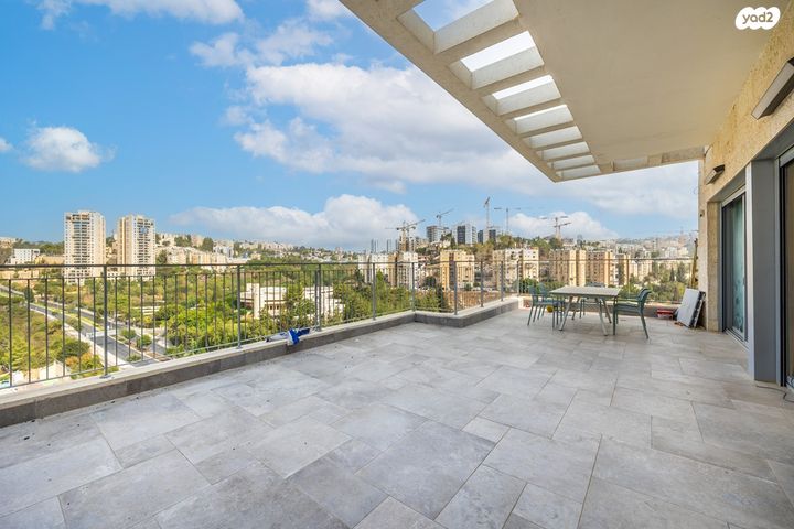 גג/ פנטהאוז, אדמונד סחייק, מלחה, מנחת, ירושלים