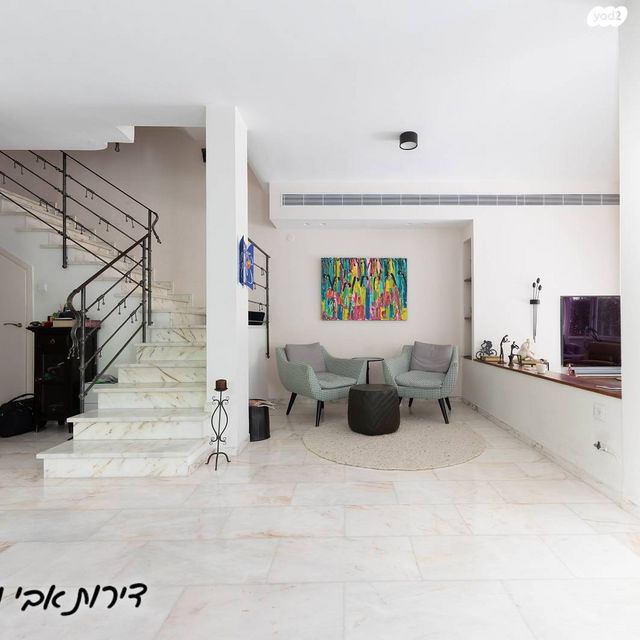 דו משפחתי, הגבורה היהודית, ראשון לציון