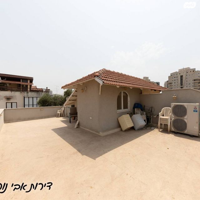 דו משפחתי, הגבורה היהודית, ראשון לציון