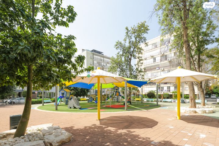 דירה, האחים אוסטשינסקי, ראשונים, ראשון לציון