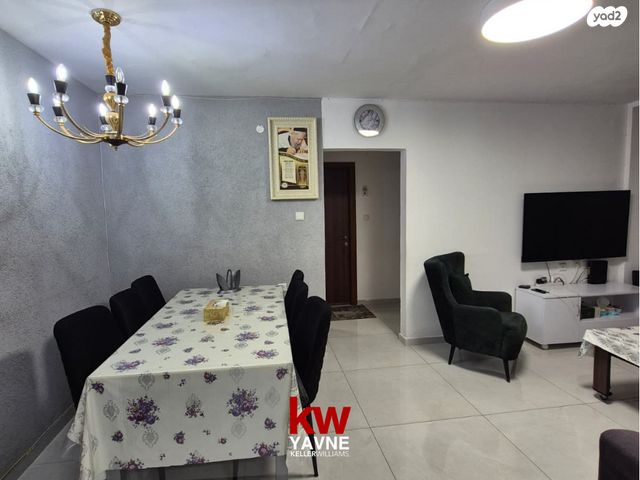 דירה, הדרור, נאות בן גוריון, יבנה