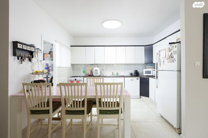 דירה, האחים אוסטשינסקי, ראשונים, ראשון לציון