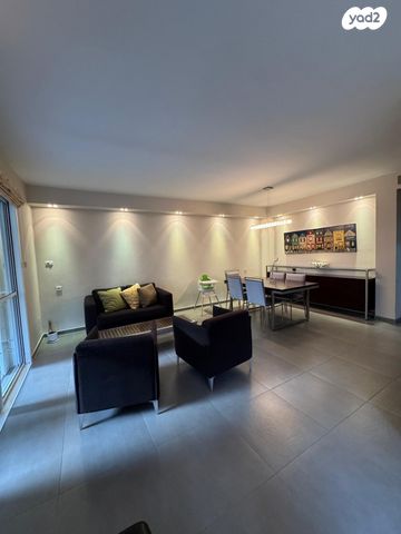 דירה, שמעון בן צבי 51, שטח 9, גבעתיים