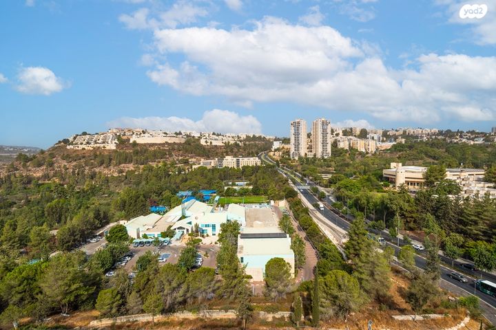 גג/ פנטהאוז, אדמונד סחייק, מלחה, מנחת, ירושלים