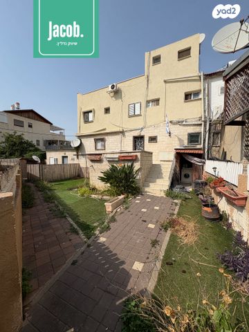 דירת גן, רמב"ם, רמב"ם, טירת כרמל