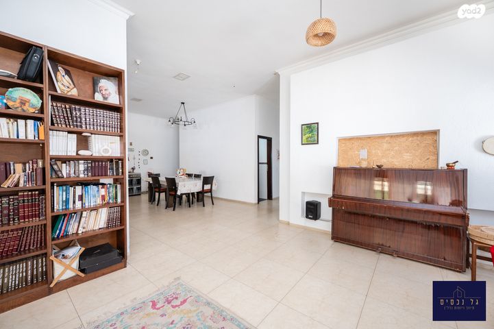 דירת גן, פרדס חנה כרכור