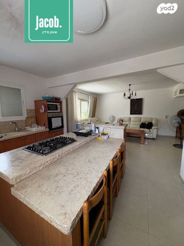 דירת גן, רמב"ם, רמב"ם, טירת כרמל