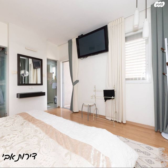 דו משפחתי, הגבורה היהודית, ראשון לציון