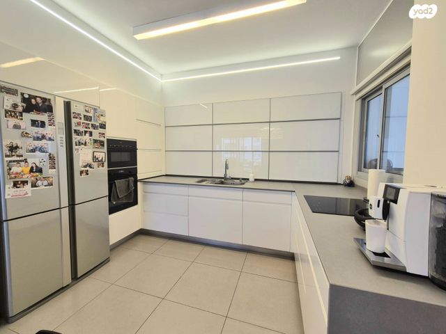 דירה, יאיר רוזנבלום, הזמר העברי, כפר סבא