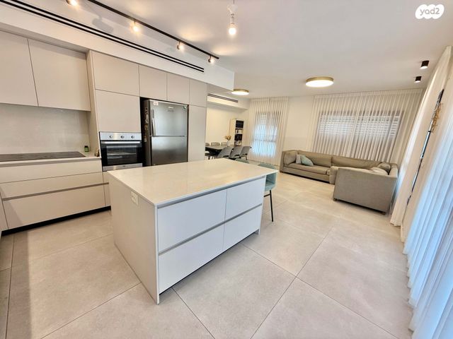 בית פרטי/ קוטג', הרקפות, ראש העין