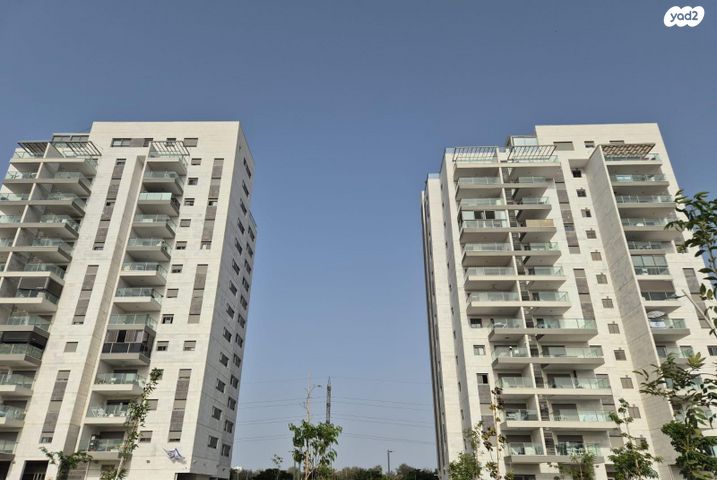 שקמים ואגמים