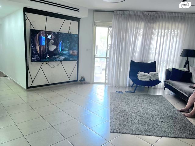 דירה, צבי ישי, ליבת העיר, יהוד מונוסון