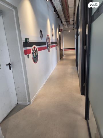 משרדים, חולון