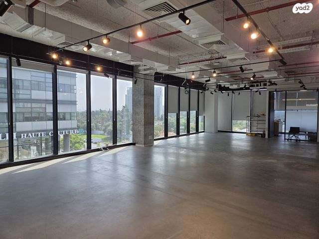 משרדים, חולון