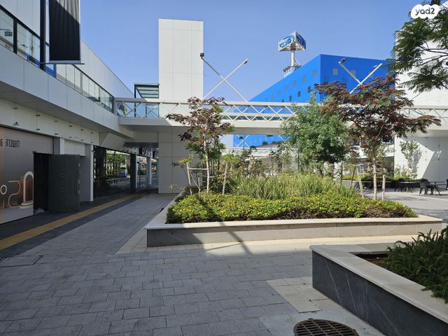 חנויות/ שטח מסחרי