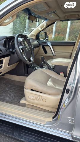 לנד קרוזר Luxury אוט׳ ג'יפ שטח קשוח 7 מק 5 דל 3.0 (190 כ״ס)
