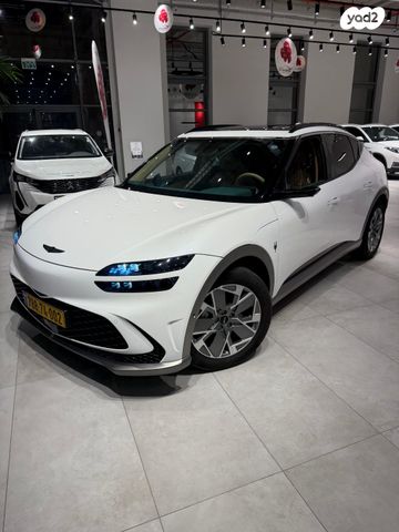 מודעת רכב ג'נסיס GV60