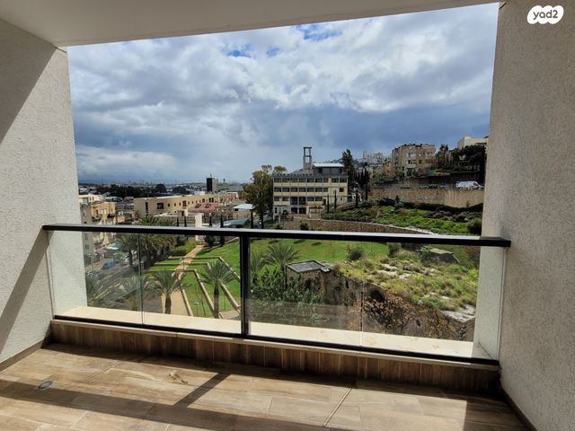 עומר אל חטאב 4