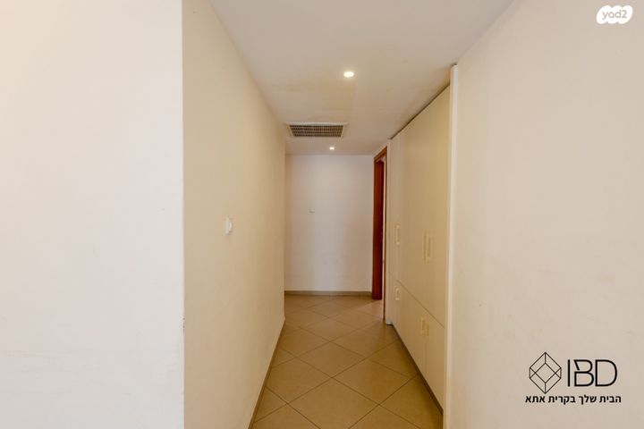 דירת גן, קרית אתא