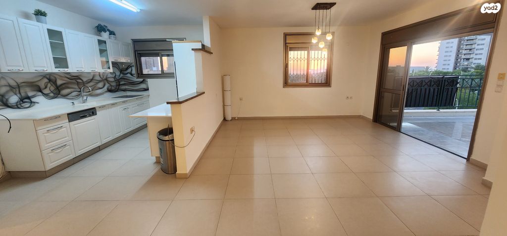 גג/ פנטהאוז, הנביאים, מודיעין מכבים רעות