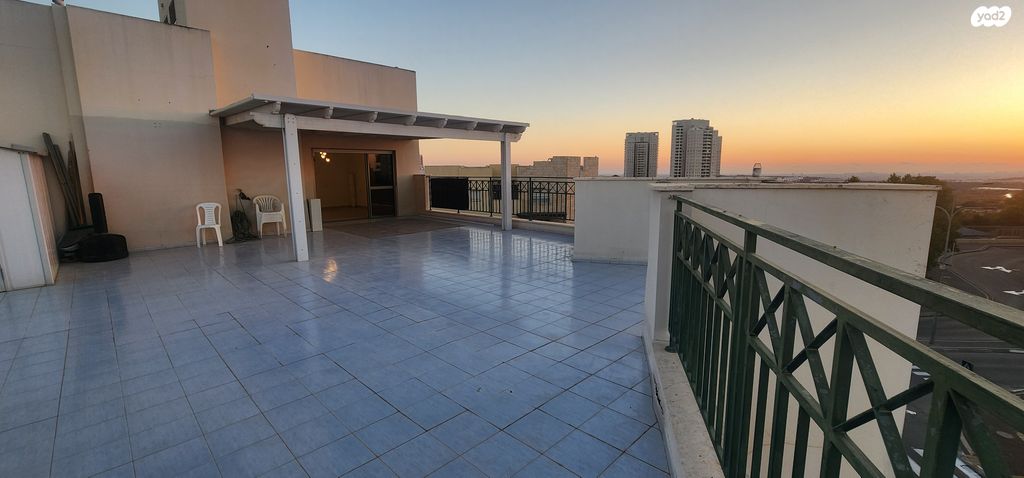 גג/ פנטהאוז, הנביאים, מודיעין מכבים רעות