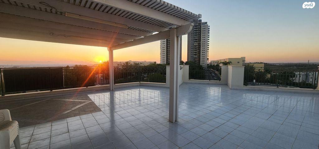 גג/ פנטהאוז, הנביאים, מודיעין מכבים רעות