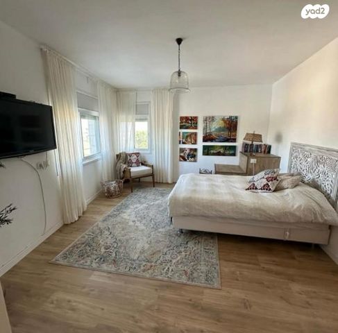 דו משפחתי, שבע אחיות, מעוז ציון א', מבשרת ציון