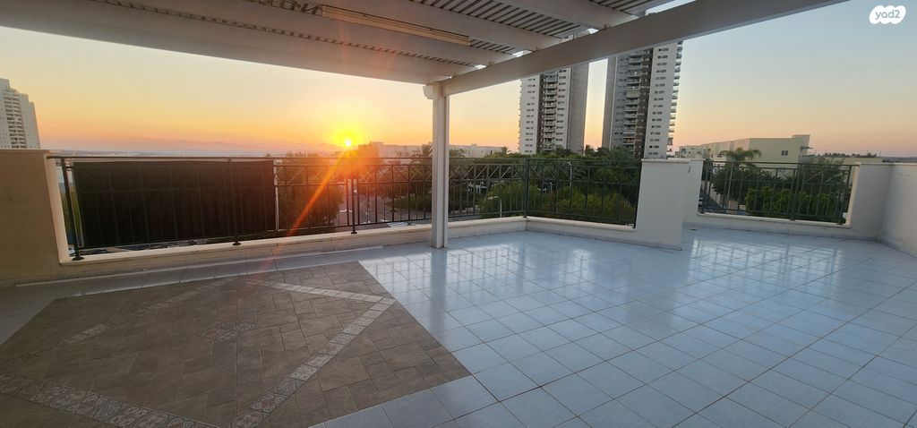 גג/ פנטהאוז, הנביאים, מודיעין מכבים רעות