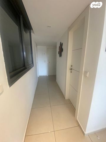 דירה, מרים מזרחי, שעריים, רחובות