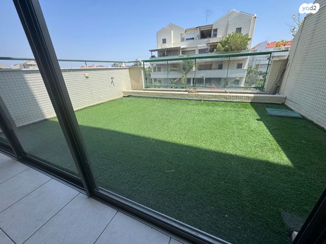 קרית הפרחים - 2005