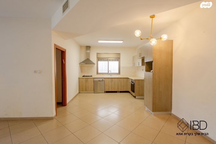 דירת גן, קרית אתא