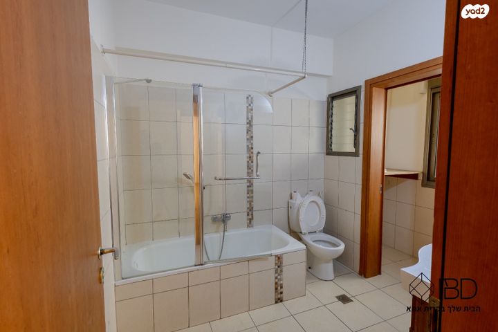 דירת גן, קרית אתא