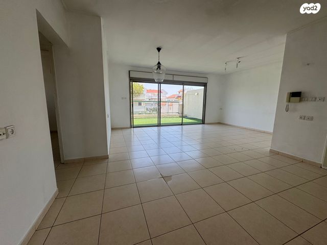 דופלקס, קרית הפרחים - 2005, רעננה