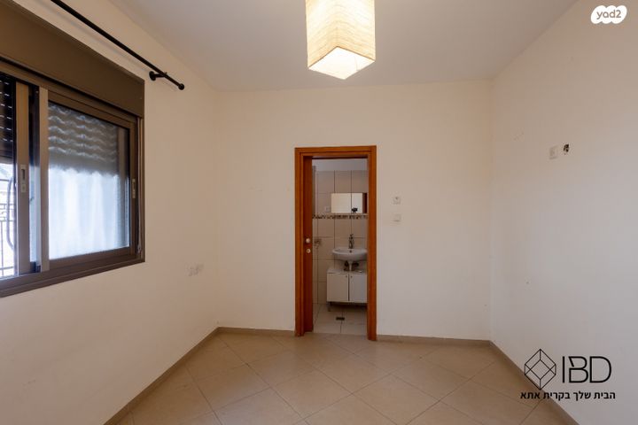 דירת גן, קרית אתא