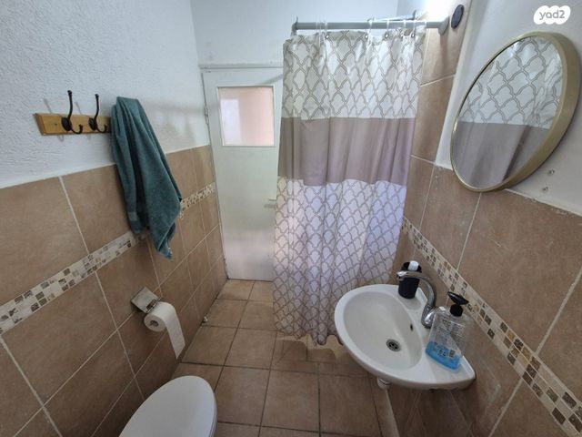 דירה, יציאת אירופה, תקומה, כפר סבא